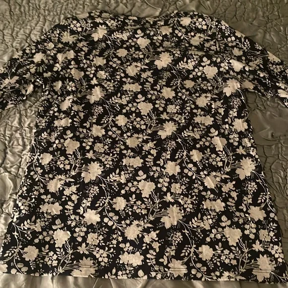 Lands End Supima Cotton Relaxed LS Floral Pattern Crew Neck Tee Small NWT - Picture 8 of 10